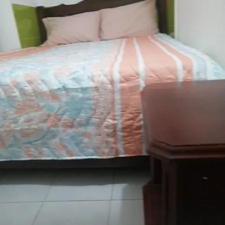 Habitación Privada, En Compartido Solo Con La Propietaria. * Cartagena