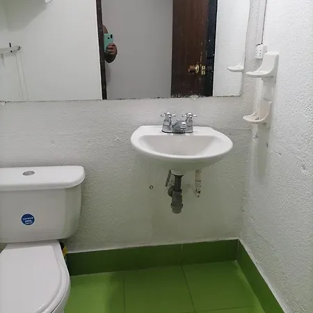 Habitación Privada, En Compartido Solo Con La Propietaria. * Cartagena